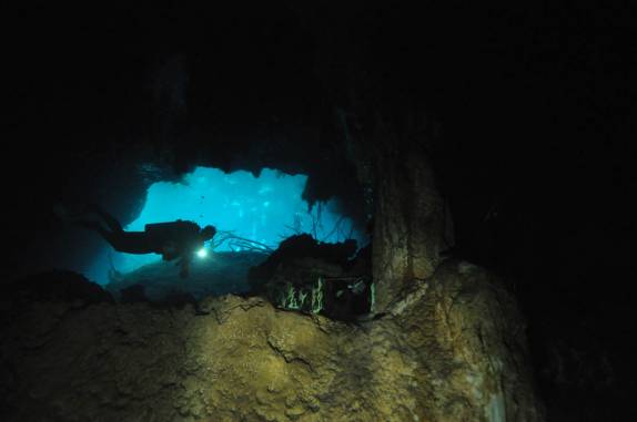 Mergulhando em cenotes na região de Tulum, no Yucatán, sul do México (foto divulgação, de Luis Leal)